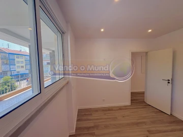 Apartamento T1 para Venda em Sacavém e Prior Velho