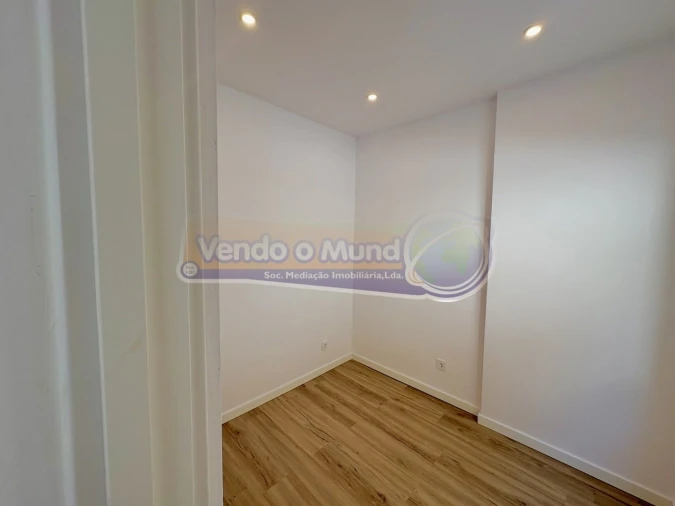 Apartamento T1 para Venda em Sacavém e Prior Velho Foto 8