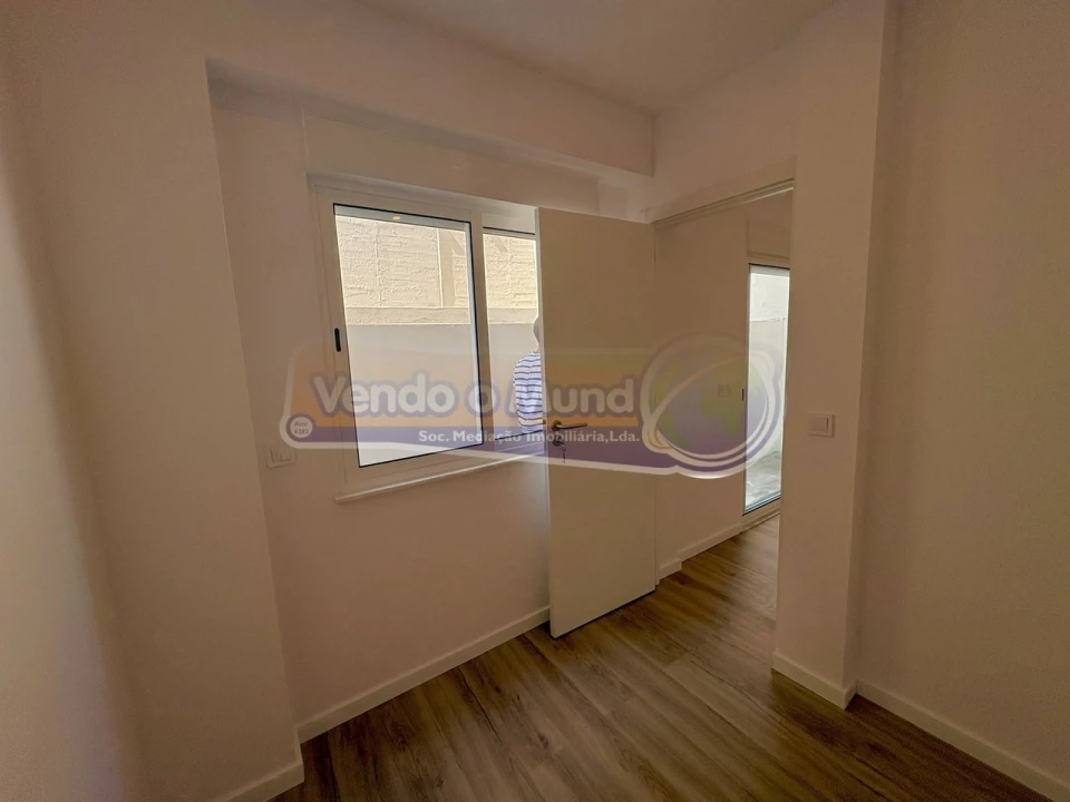 Apartamento T1 para Venda em Sacavém e Prior Velho Foto 9