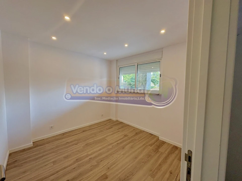 Apartamento T1 para Venda em Sacavém e Prior Velho Foto 16