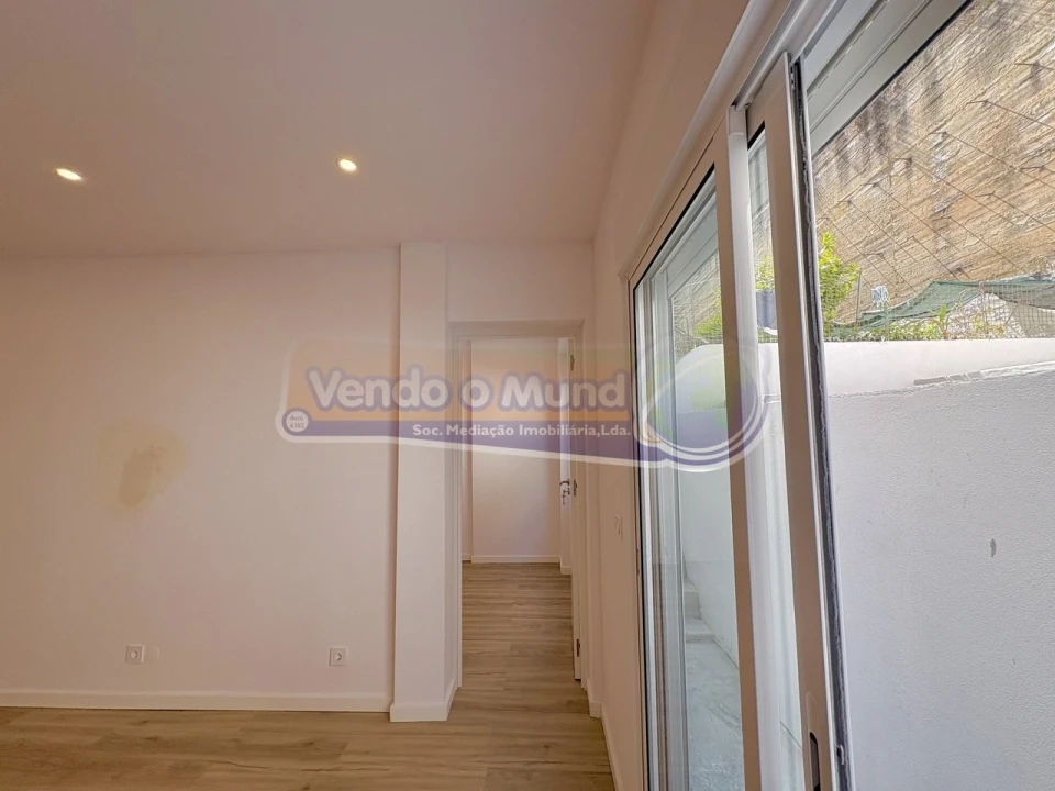Apartamento T1 para Venda em Sacavém e Prior Velho Foto 18