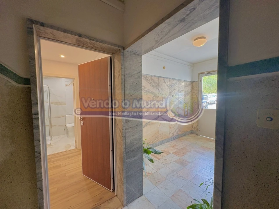 Apartamento T1 para Venda em Sacavém e Prior Velho Foto 6