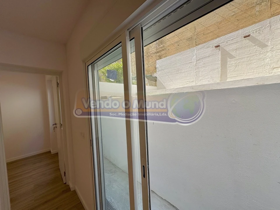Apartamento T1 para Venda em Sacavém e Prior Velho Foto 7