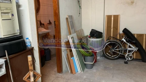 Garagem para Venda em Alverca do Ribatejo e Sobralinho