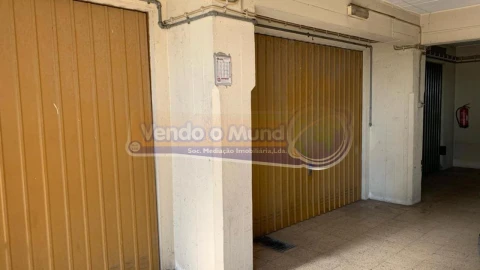 Garagem para Venda em Alverca do Ribatejo e Sobralinho