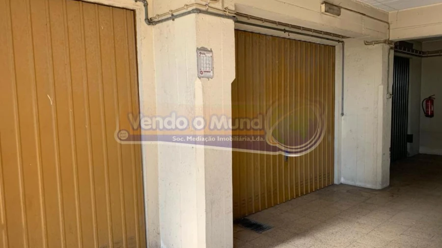 Garagem para Venda em Alverca do Ribatejo e Sobralinho