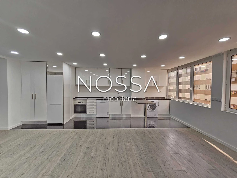 Apartamento T2 para Venda em Pontinha e Famões Foto 1