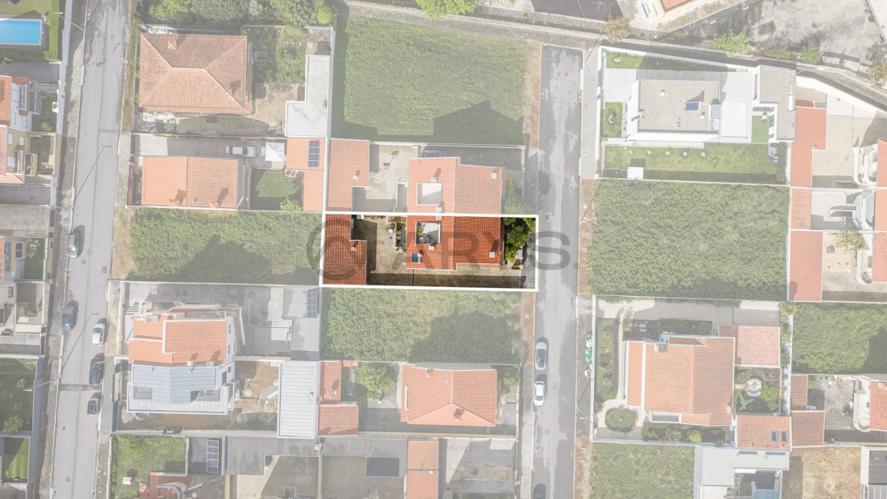 Moradia T3 para Venda em Arcozelo Foto 1