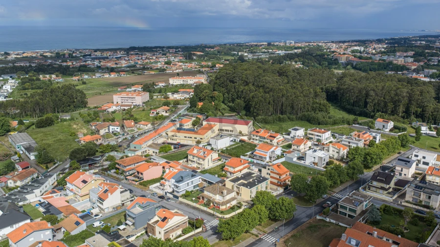 Moradia T3 para Venda em Arcozelo Foto 10