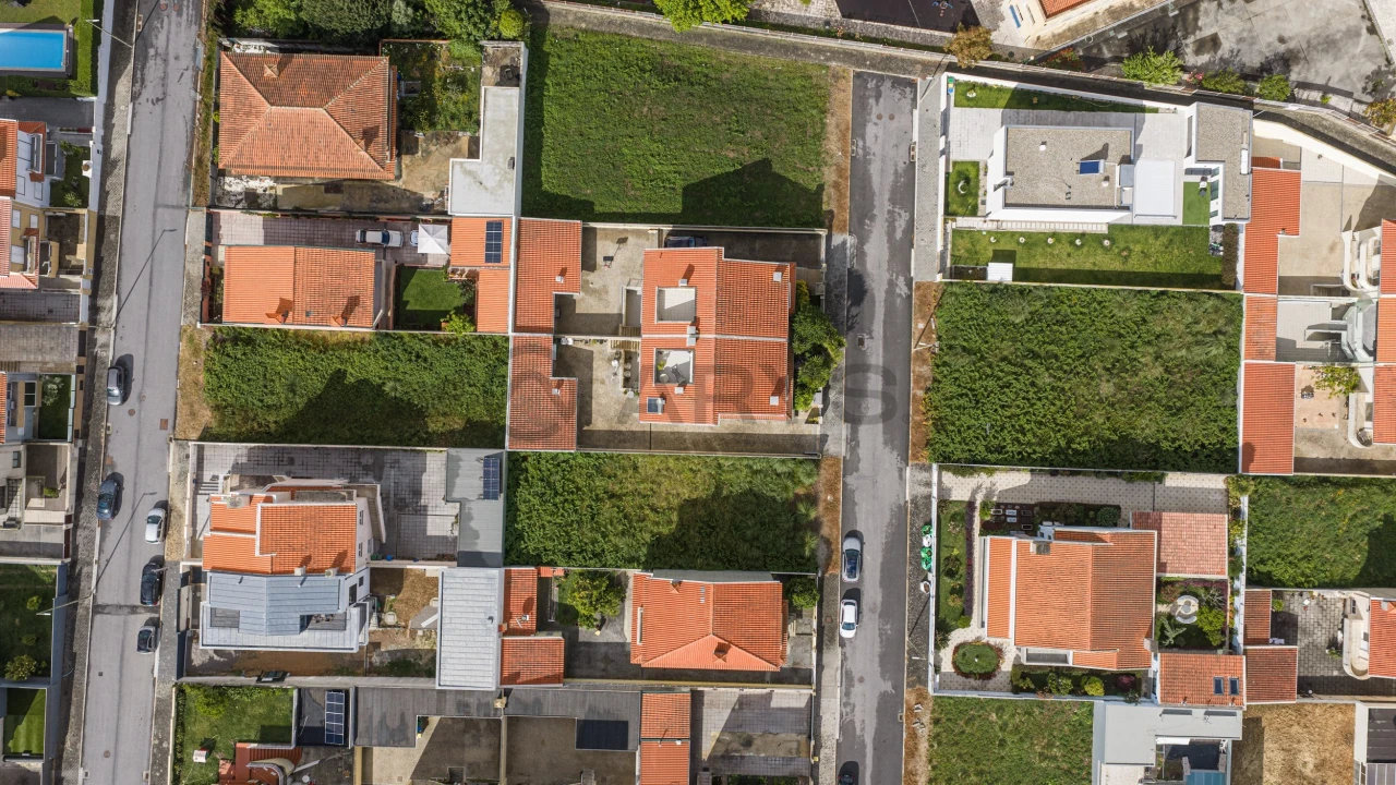 Moradia T3 para Venda em Arcozelo Foto 11