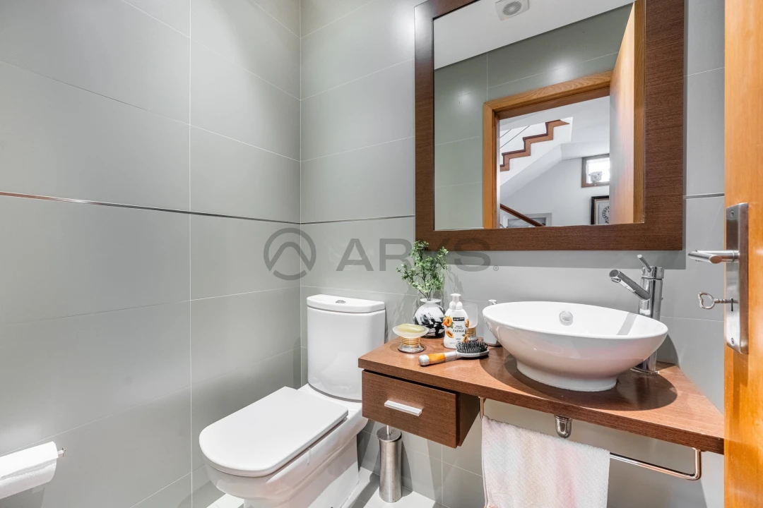 Moradia T3 para Venda em Arcozelo Foto 15