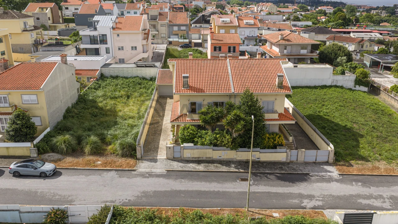 Moradia T3 para Venda em Arcozelo Foto 13
