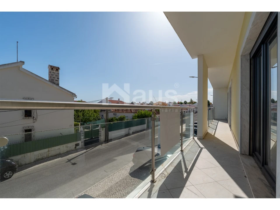 Apartamento T4 para Venda em Pinhal Novo Foto 1