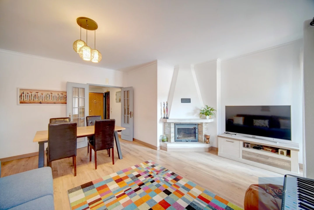 Apartamento T3 para Venda em Carnaxide e Queijas Foto 1