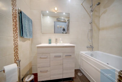 Apartamento T3 para Venda em Carnaxide e Queijas