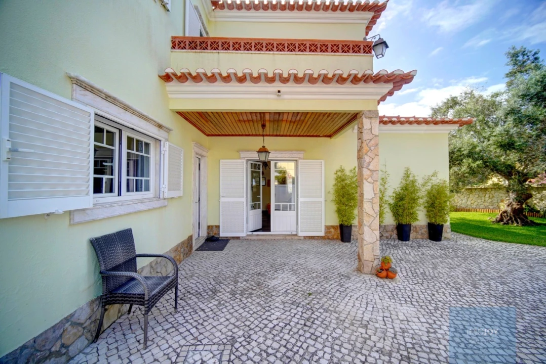 Moradia T4 para Venda em Carvoeira Foto 1