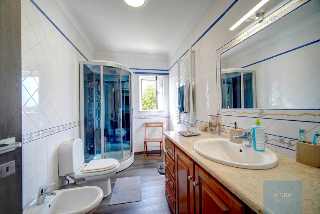 Moradia T4 para Venda em Carvoeira Foto 12