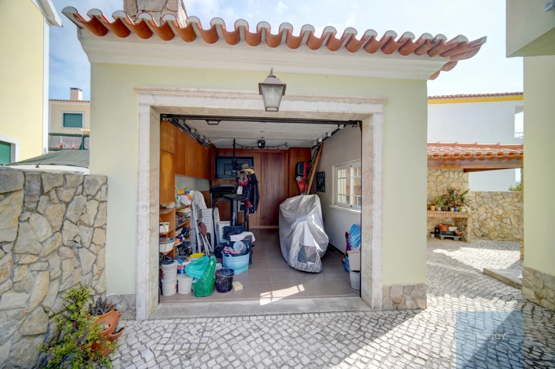 Moradia T4 para Venda em Carvoeira Foto 32