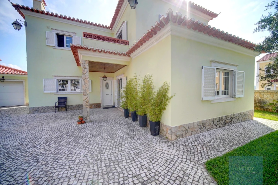 Moradia T4 para Venda em Carvoeira Foto 36