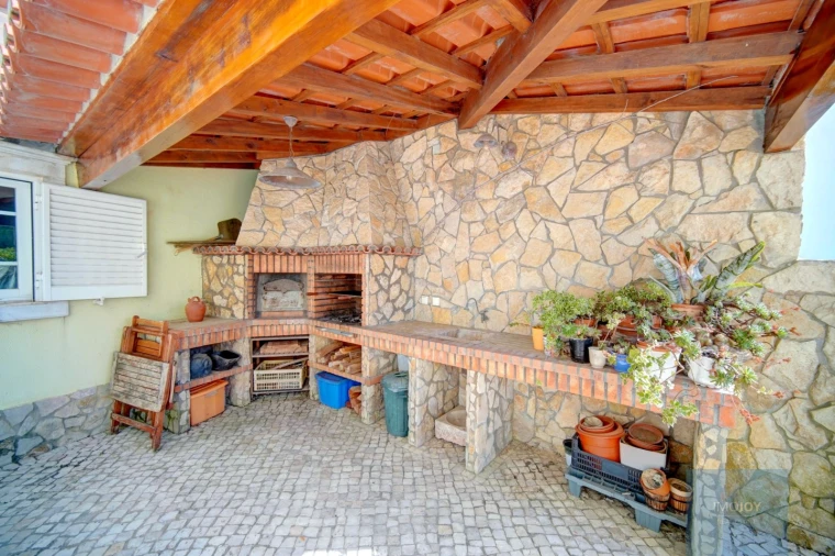 Moradia T4 para Venda em Carvoeira Foto 33