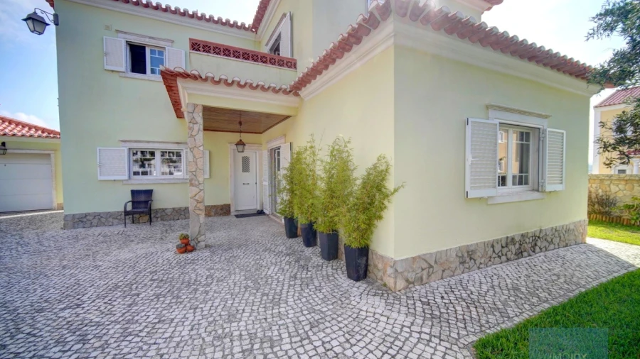 Moradia T4 para Venda em Carvoeira