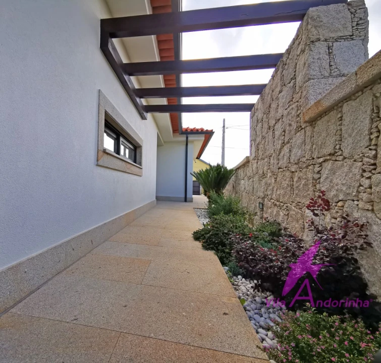 Moradia T3 para Venda em Vila Praia de Ancora Foto 23