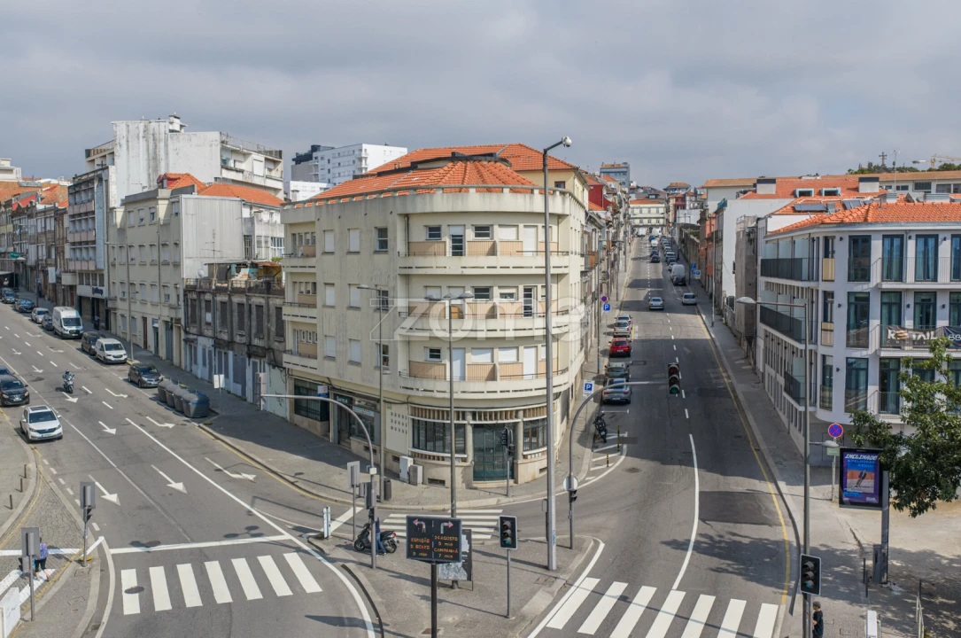 Apartamento T3 para Venda em Cedofeita, Santo Ildefonso, Sé, Miragaia, São Nicolau e Vitória Foto 1