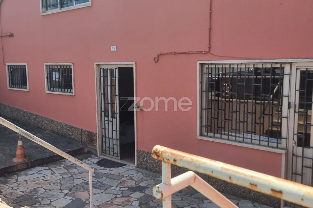 Negócio para Arrendamento em São Domingos de Rana Foto 2