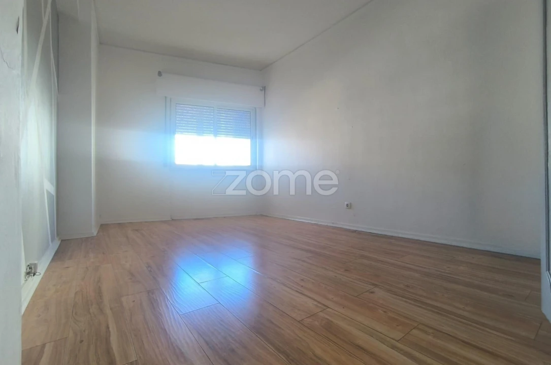 Apartamento T4 para Venda em Carnaxide e Queijas Foto 18