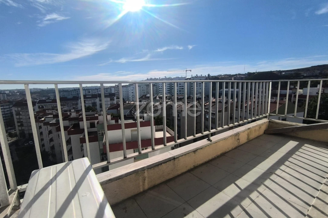 Apartamento T4 para Venda em Carnaxide e Queijas Foto 5