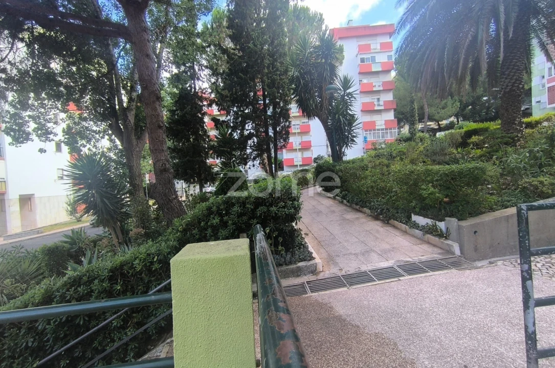 Apartamento T4 para Venda em Carnaxide e Queijas Foto 38