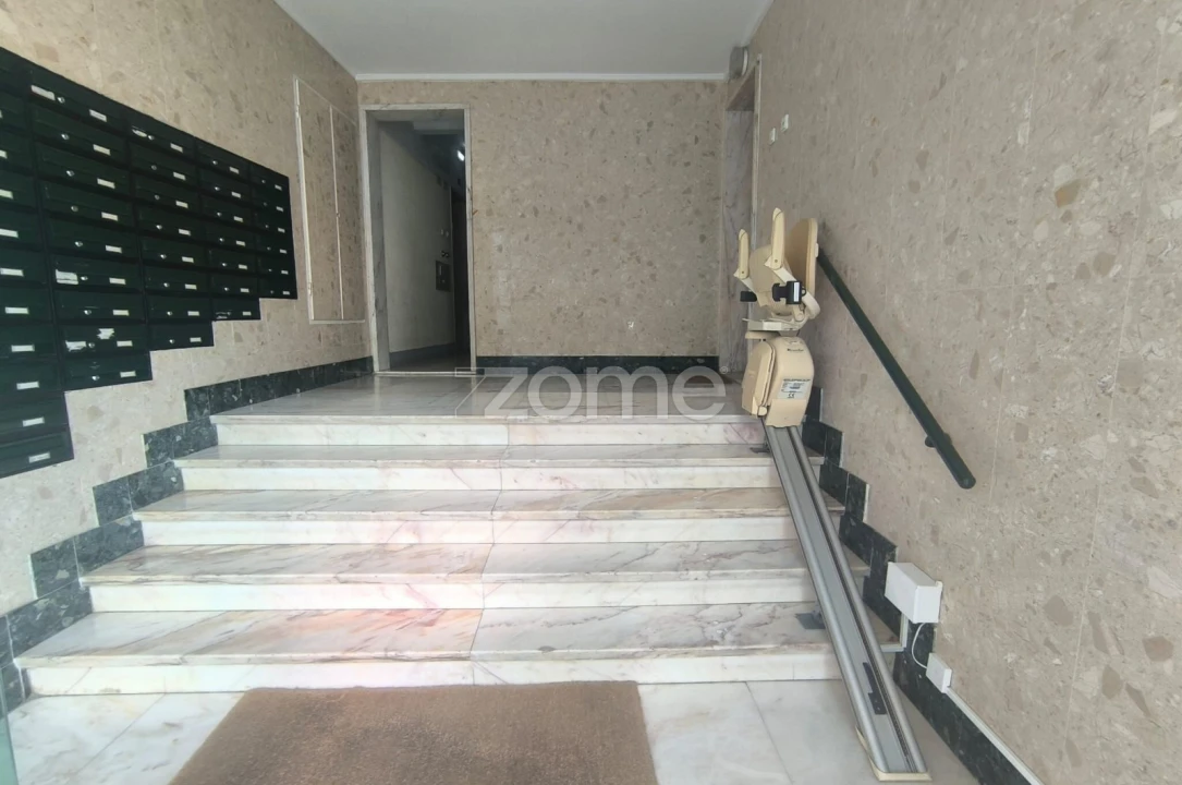 Apartamento T4 para Venda em Carnaxide e Queijas Foto 34