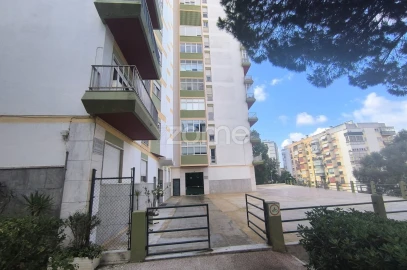 Apartamento T4 para Venda em Carnaxide e Queijas