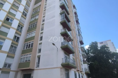 Apartamento T4 para Venda em Carnaxide e Queijas