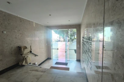 Apartamento T4 para Venda em Carnaxide e Queijas