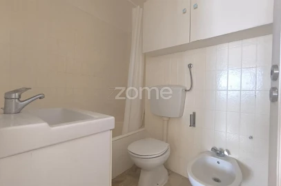 Apartamento T4 para Venda em Carnaxide e Queijas