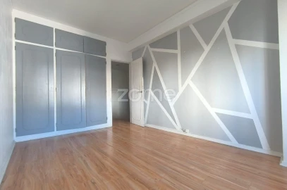 Apartamento T4 para Venda em Carnaxide e Queijas