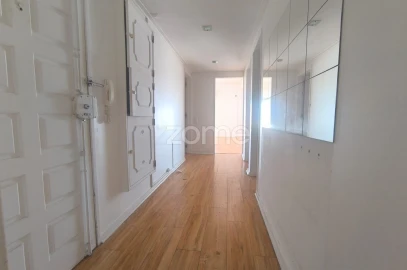 Apartamento T4 para Venda em Carnaxide e Queijas