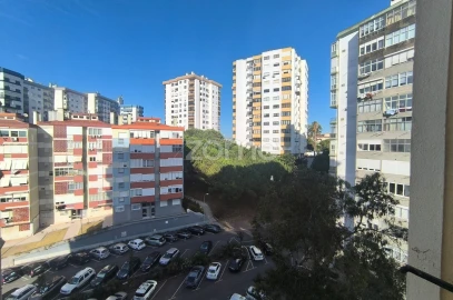 Apartamento T4 para Venda em Carnaxide e Queijas
