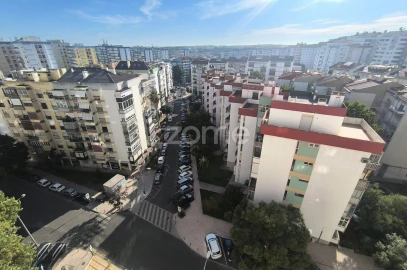 Apartamento T4 para Venda em Carnaxide e Queijas