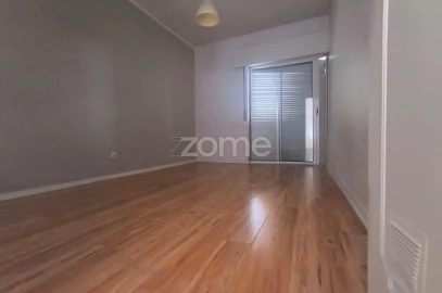 Apartamento T4 para Venda em Carnaxide e Queijas