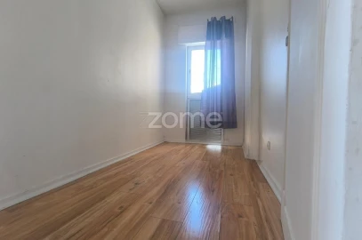 Apartamento T4 para Venda em Carnaxide e Queijas