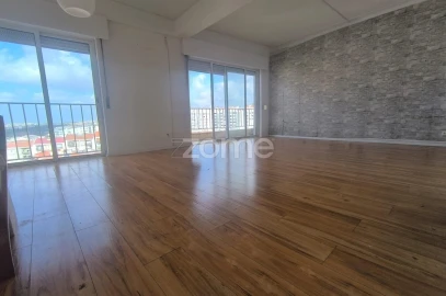 Apartamento T4 para Venda em Carnaxide e Queijas