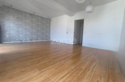 Apartamento T4 para Venda em Carnaxide e Queijas