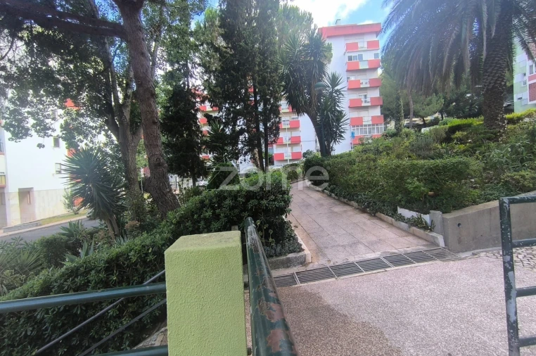 Apartamento T4 para Venda em Carnaxide e Queijas Foto 38