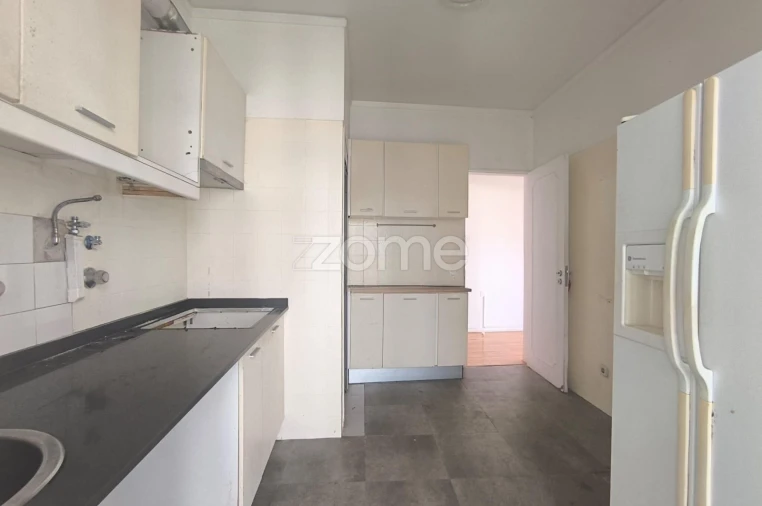 Apartamento T4 para Venda em Carnaxide e Queijas Foto 10