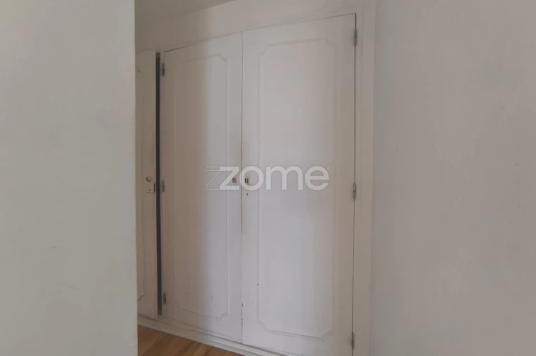 Apartamento T4 para Venda em Carnaxide e Queijas Foto 26