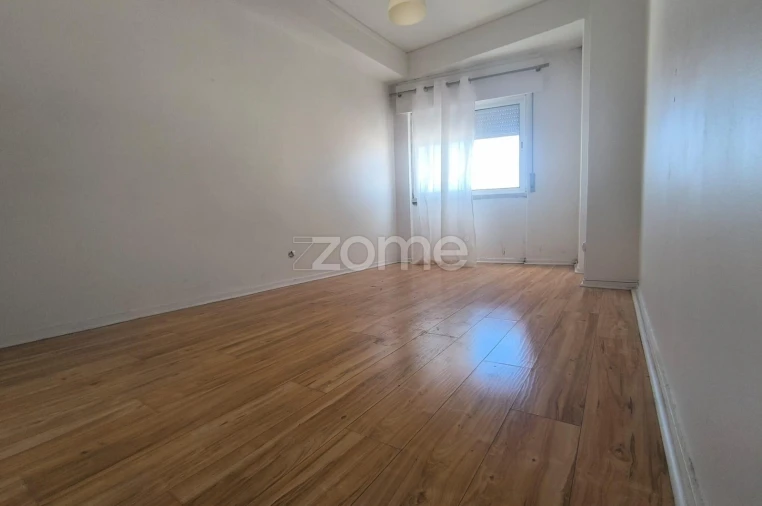 Apartamento T4 para Venda em Carnaxide e Queijas Foto 27