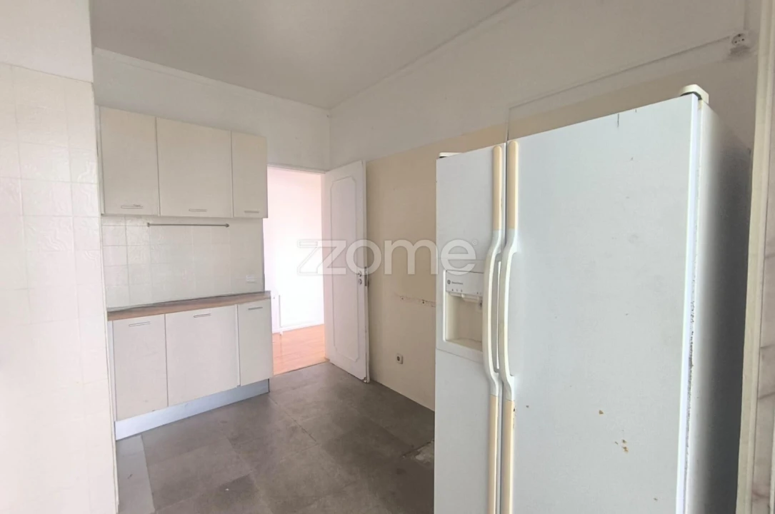 Apartamento T4 para Venda em Carnaxide e Queijas Foto 11