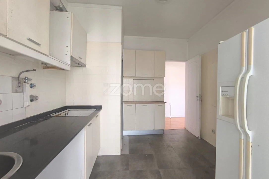 Apartamento T4 para Venda em Carnaxide e Queijas Foto 10